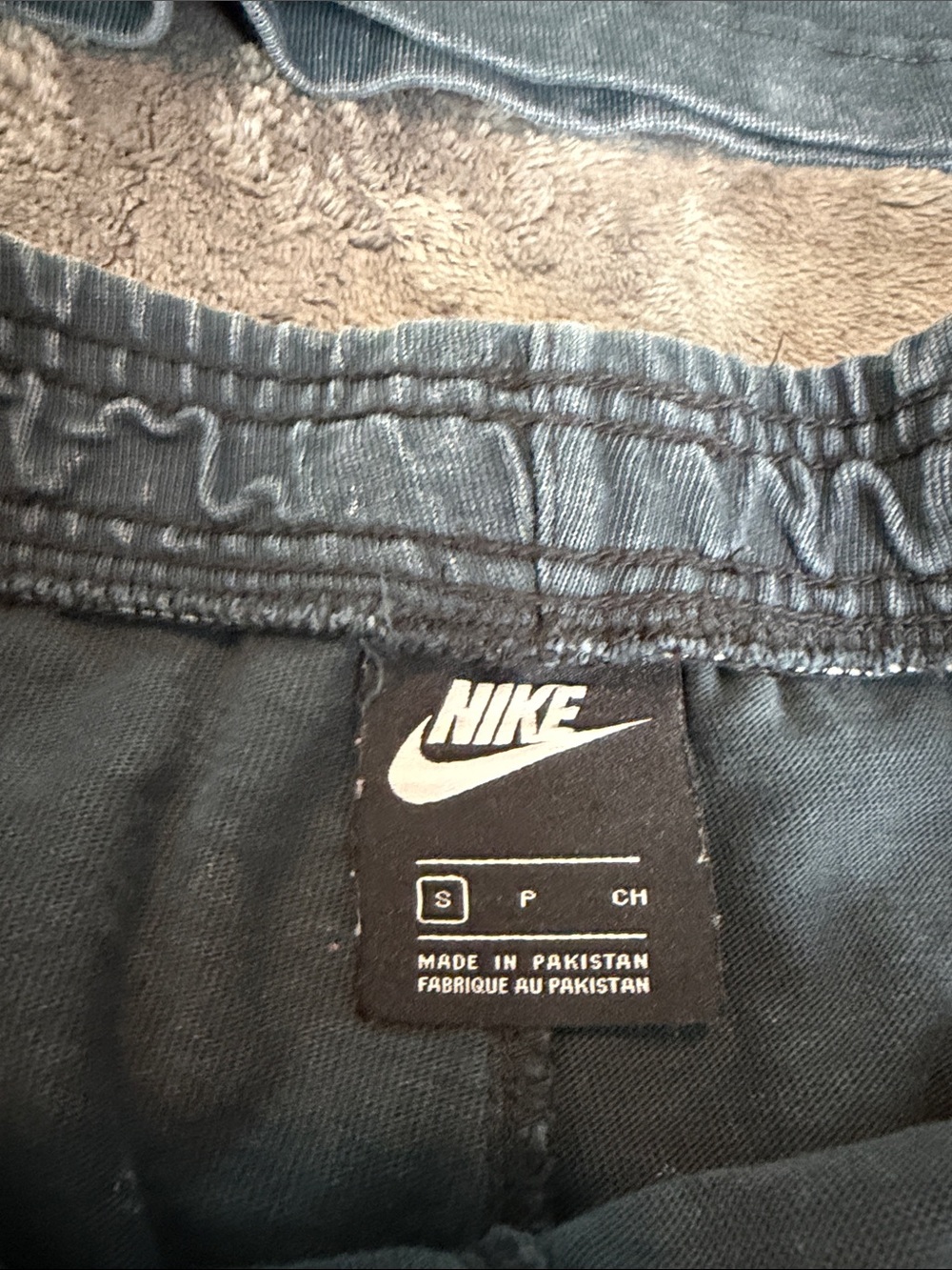 Nike Washed Charcoal Sleeveless Tank and Shorts Set - Picture 3 of 5